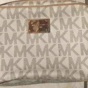 Crossbody purse